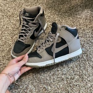 Wmns Size 9 Dunk high moon fossil